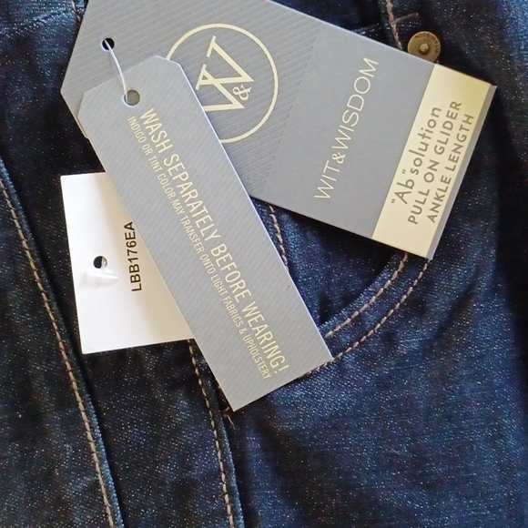 Wit & Wisdom Ab Solution Pull On Glider Ankle Length Indigo 14W Dark Denim Jeans - Picture 4 of 6
